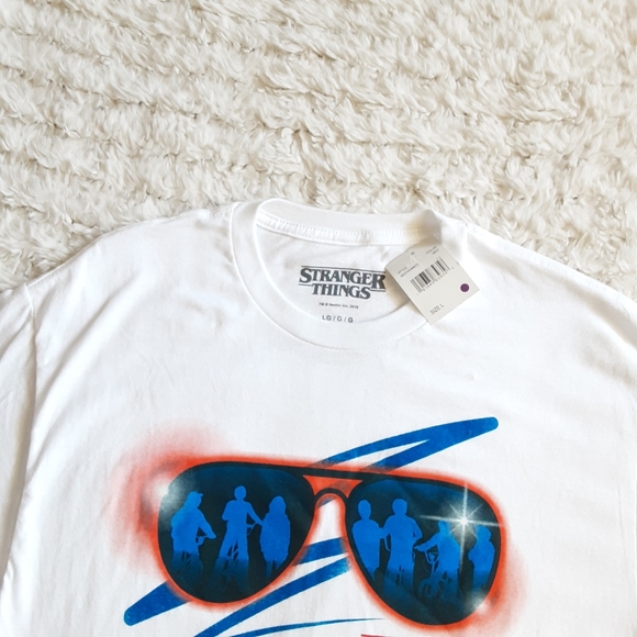 Stranger Things Mens Crew Neck Short Sleeve Graphic T-Shirt NWT - Picture 4 of 5